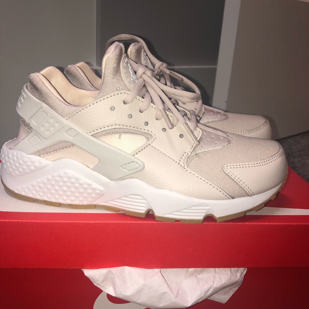 Women’s Air Huarache, Size 8